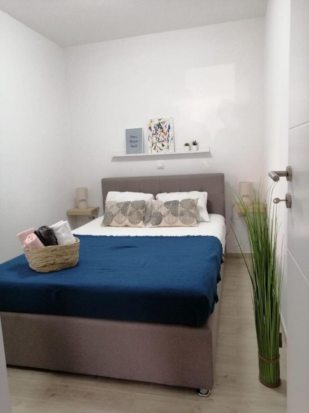 Apartments Oasis Нин Екстериор снимка